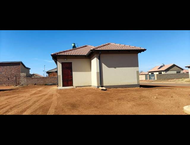 2 BEDROOM HOUSE FOR SALE IN VANDERBIJLPARK CW 5